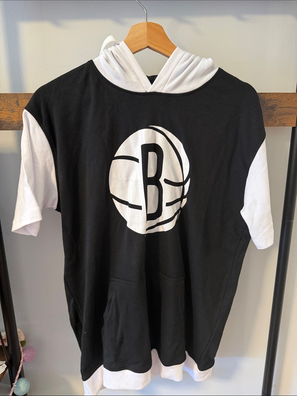 Kids Black & White Hooded Short-Sleeve Top with Basketball Graphic
